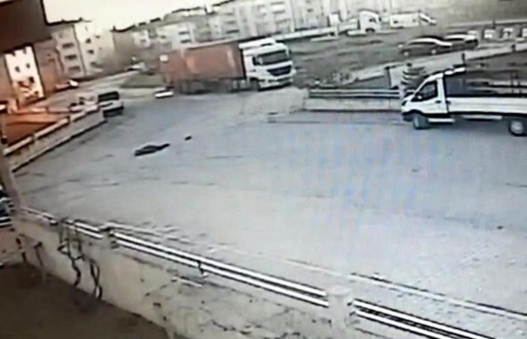 Kamyonun çarptığı kadın öldü, şoför gözaltında