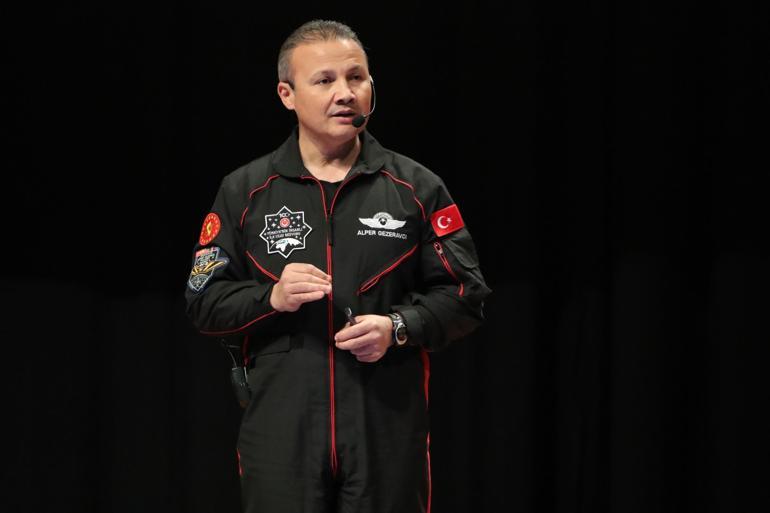 Türkiyenin ilk astronotu Alper Gezeravcı, Hasan Kalyoncu Üniversitesinde öğrencilerle buluştu