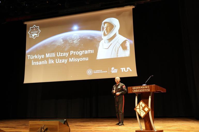 Türkiyenin ilk astronotu Alper Gezeravcı, Hasan Kalyoncu Üniversitesinde öğrencilerle buluştu