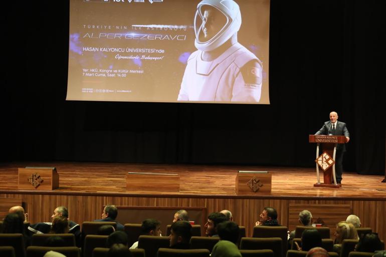 Türkiyenin ilk astronotu Alper Gezeravcı, Hasan Kalyoncu Üniversitesinde öğrencilerle buluştu