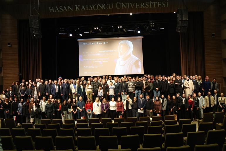 Türkiyenin ilk astronotu Alper Gezeravcı, Hasan Kalyoncu Üniversitesinde öğrencilerle buluştu