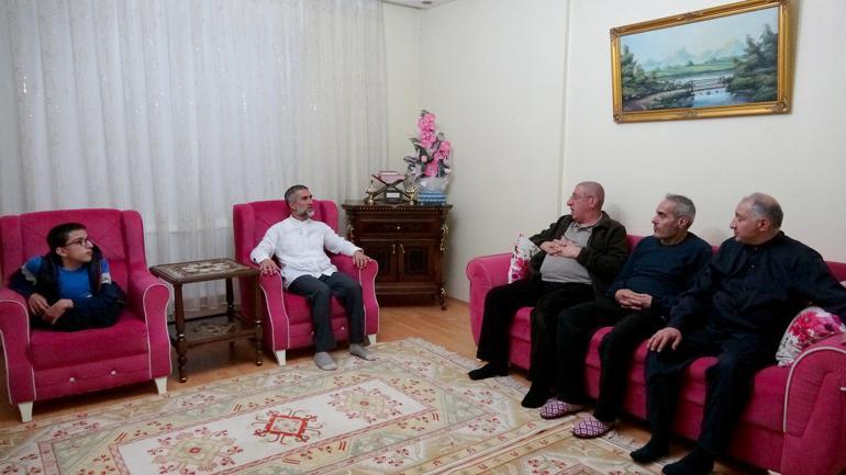 6 katlı binanın çatısından düşmekten, beline bağladığı iple kurtuldu