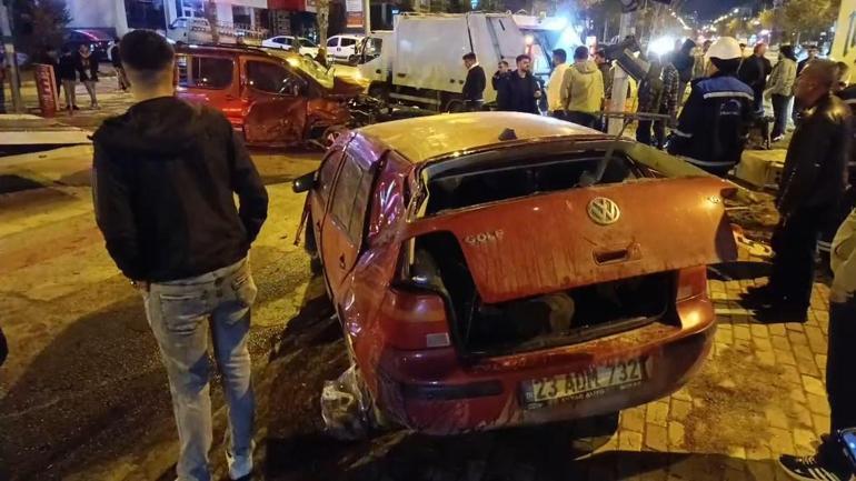 Elazığda otomobil ile hafif ticari araç çarpıştı: 5 yaralı