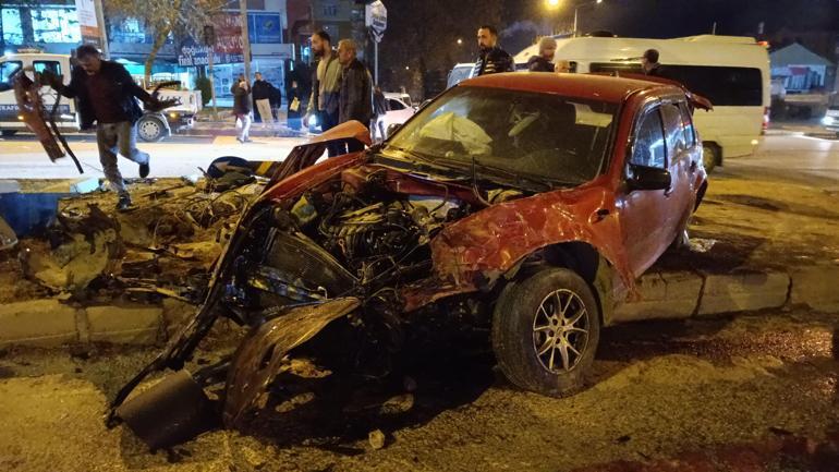 Elazığda otomobil ile hafif ticari araç çarpıştı: 5 yaralı