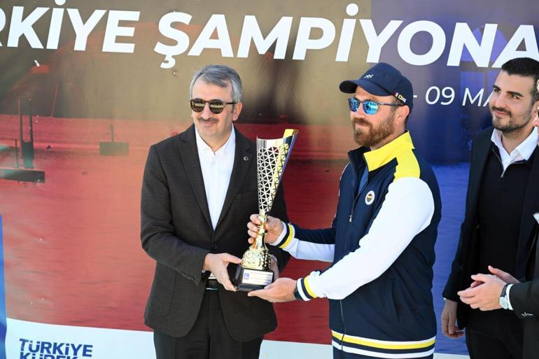 Fenerbahçe, Büyükler Türkiye Kürek Şampiyonasında takım halinde birinci oldu