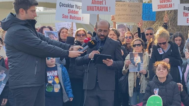 Kadıköyde bıçaklanarak hayatını kaybeden Ahmetin annesi: Adaleti sağlayana kadar bu dünyadan gitmeyeceğim