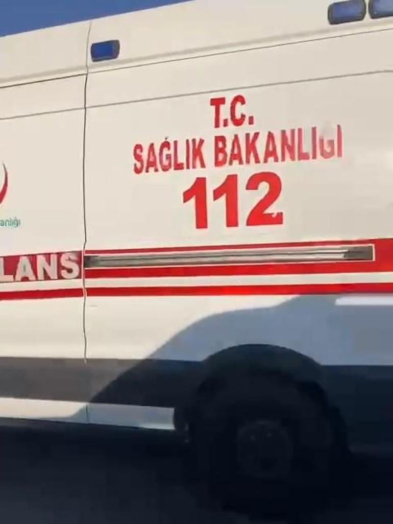 Arnavutköy’de orta refüje çarpan ticari taksi, araçların üzerine uçtu: 2 yaralı