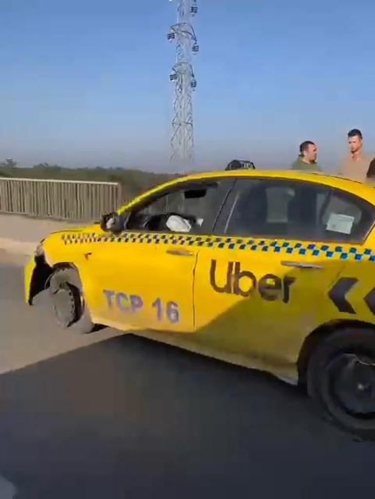 Arnavutköy’de orta refüje çarpan ticari taksi, araçların üzerine uçtu: 2 yaralı