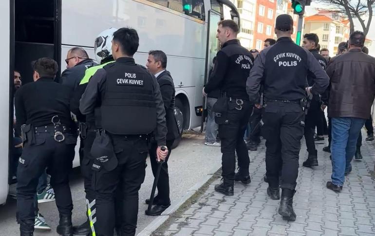 Bursasporlu taraftarlara polis müdahalesi