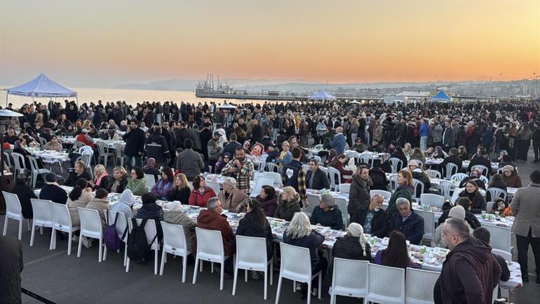 Tekirdağ’da 5 bin kişinin katıldığı iftar etkinliğinde uzun kuyruklar oluştu