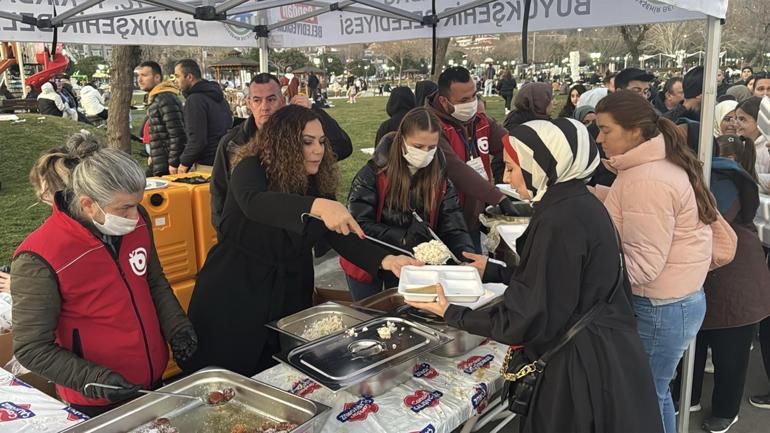 Tekirdağ’da 5 bin kişinin katıldığı iftar etkinliğinde uzun kuyruklar oluştu