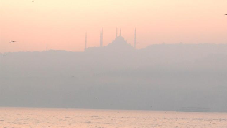 İstanbul Boğazında sis nedeniyle kapanan gemi trafiği tek yönlü açıldı