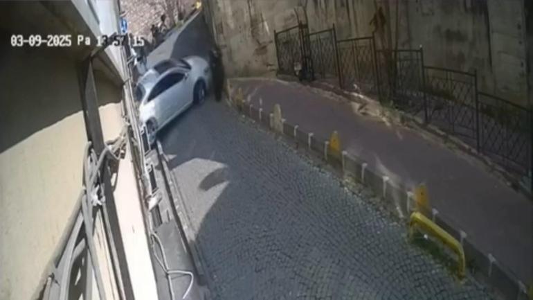 Fatihte ileri yerine geri vites yaptı; yoldan geçen kadına çarptı