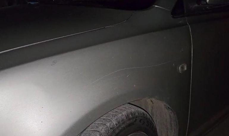 Çorum’da park halindeki 10 otomobile zarar verdiler