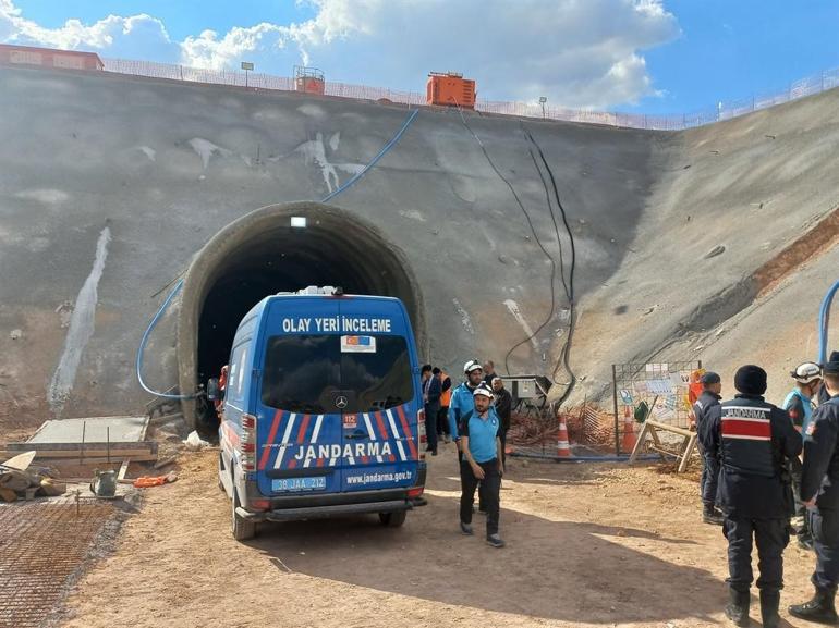 Tünel inşaatında kaya düştü: 1 ölü, 1 yaralı