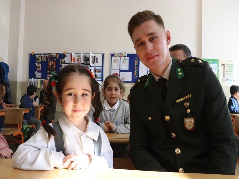 Okuma yazmayı öğrenen 1inci sınıf öğrencilerinden Mehmetçiğe mektup