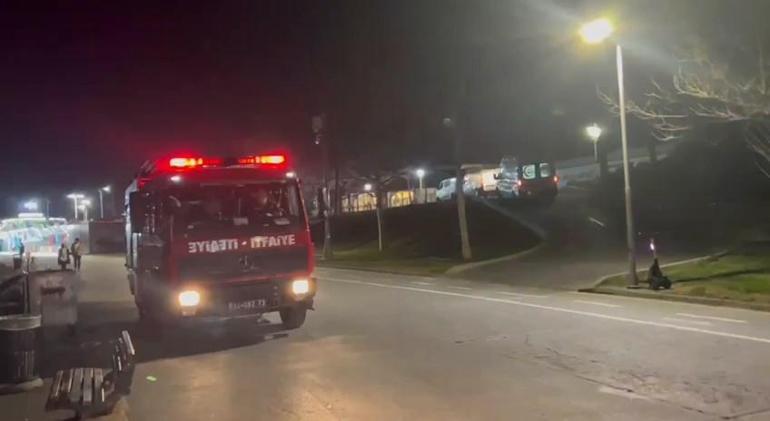 Bakırköyde bisikletiyle iskelede ilerlerken denize düştü; itfaiye kurtardı