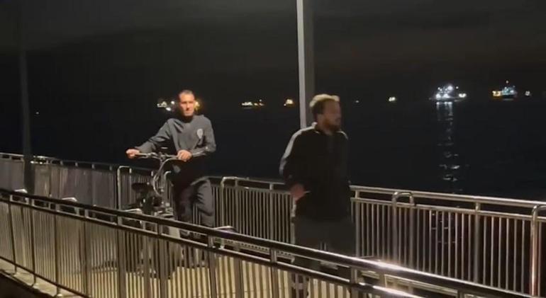Bakırköyde bisikletiyle iskelede ilerlerken denize düştü; itfaiye kurtardı