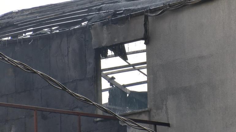 Sultanbeylide 3 katlı iş yerinde çıkan yangın söndürüldü