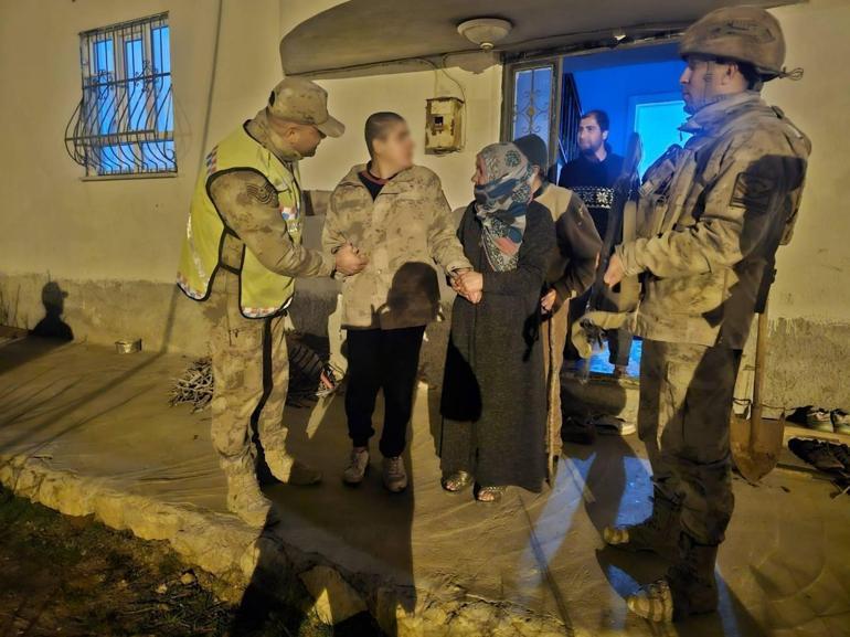 Kaybolan engelli çocuğu jandarma buldu