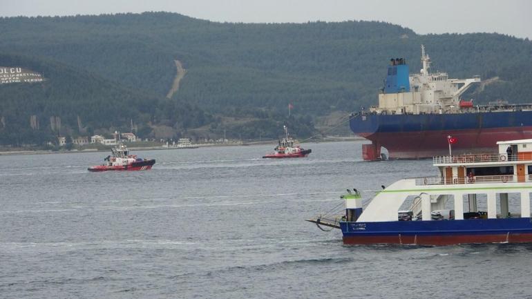 Yedeklenen 274 metrelik tanker, Çanakkale Boğazından geçti