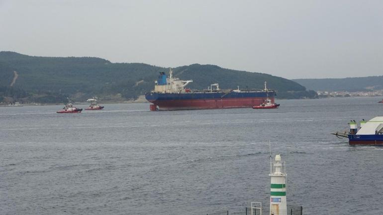 Yedeklenen 274 metrelik tanker, Çanakkale Boğazından geçti