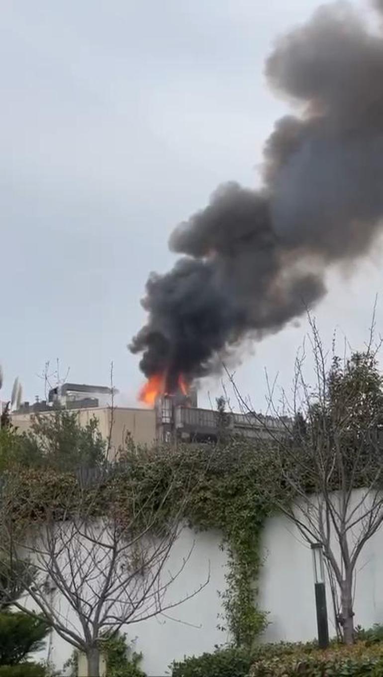 Ataşehirde tadilat nedeniyle boşaltılan AVMde çıkan yangın söndürüldü