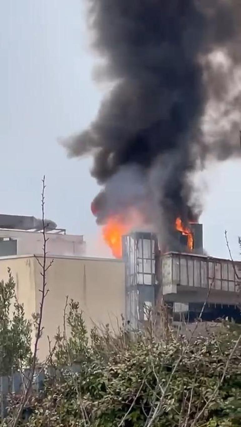 Ataşehirde tadilat nedeniyle boşaltılan AVMde çıkan yangın söndürüldü