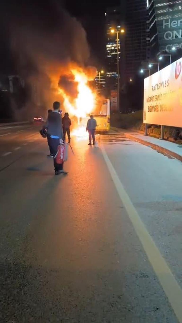 Şişli’de alev alan İETT otobüsüne yangın tüpü ile müdahale yetersiz kaldı; yangını itfaiye söndürdü