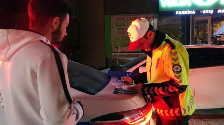 Trafik polisinden motosikletli gençlere Ananızı, babanızı düşünün uyarısı