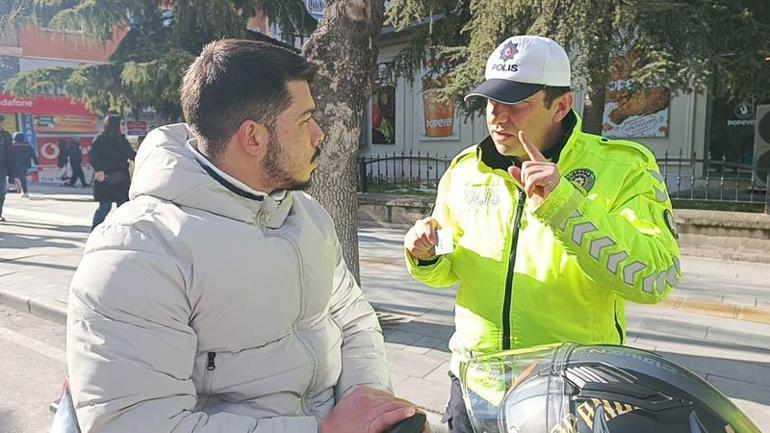 Trafik polisinden motosikletli gençlere Ananızı, babanızı düşünün uyarısı