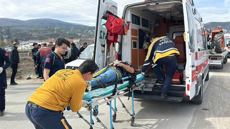 Ehliyetsiz sürücünün kullandığı otomobil ile traktör çarpıştı: 2 yaralı
