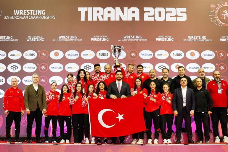 Taha Akgül: Kadın güreşçilerimiz madalyalara ambargo koydular