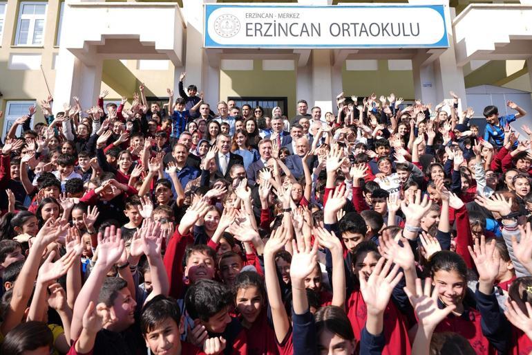 Bakan Tekin: Uygun olan okullarımızın bahçesine spor salonu yapılacak