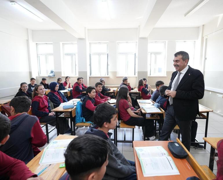 Bakan Tekin: Uygun olan okullarımızın bahçesine spor salonu yapılacak