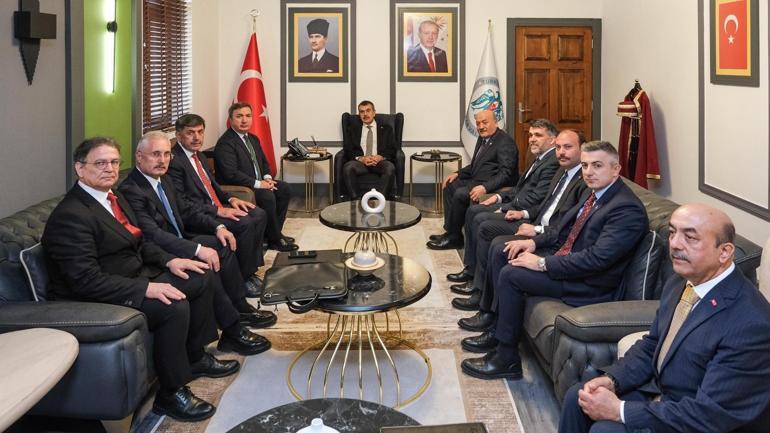 Bakan Tekin: Uygun olan okullarımızın bahçesine spor salonu yapılacak