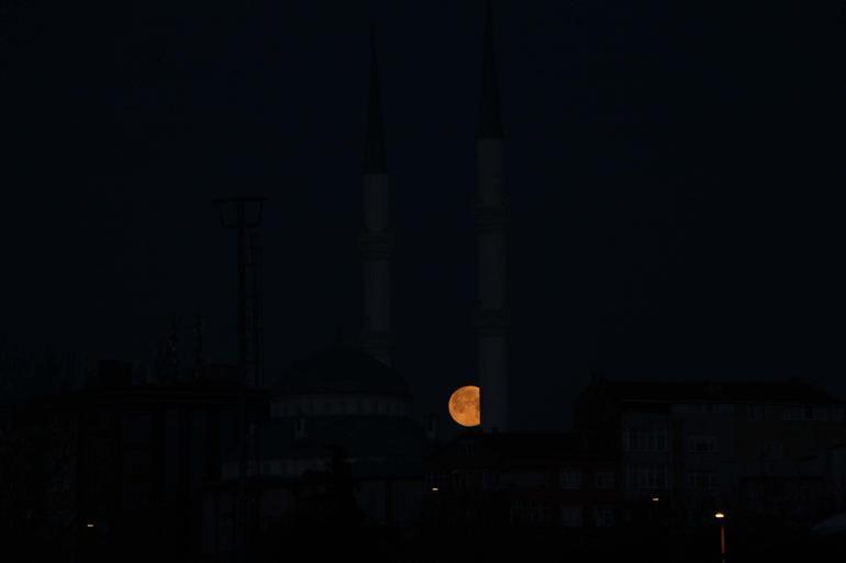 Kanlı Ay Tutulması İstanbulda görüntülendi