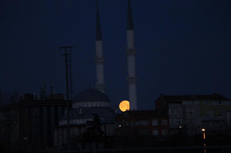 Kanlı Ay Tutulması İstanbulda görüntülendi