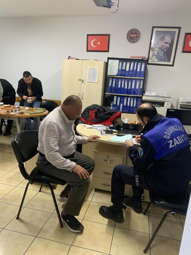 Görme engelli taklidi yapan dilencinin üzerinden 32 bin lira çıktı