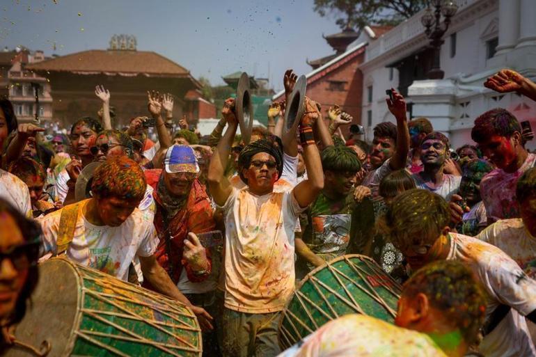 Hindistanda Holi bahar festivali kutlandı