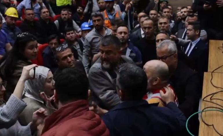 Muğlada Başkan Arasa baret fırlatıldı, gazeteci saldırıya uğradı