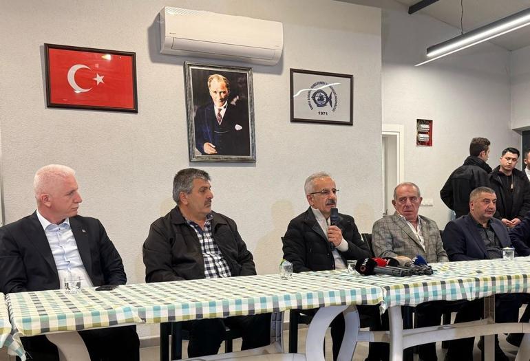 Bakan Uraloğlu, Sarıyerde balıkçılarla sahur yaptı