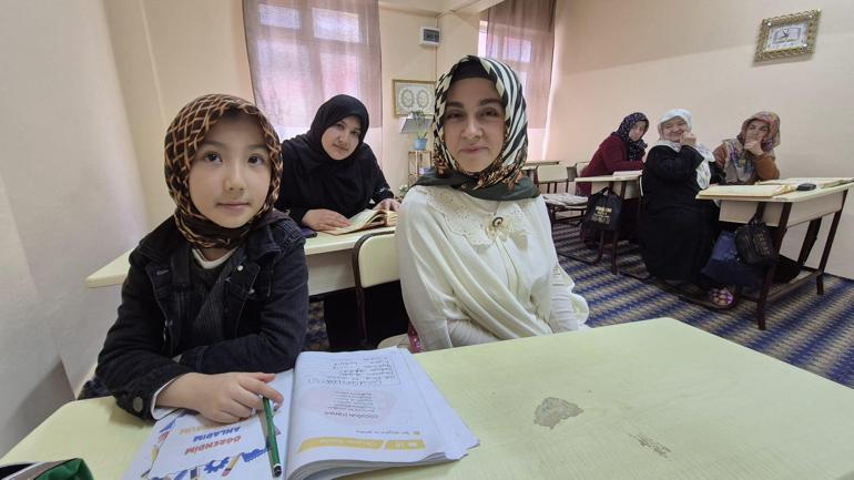 Kuran kursundaki öğreticinin yardımı ile Türkçe öğrenen Afgan Seher, okula gitmek istiyor