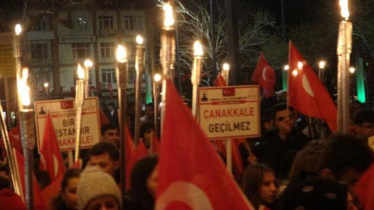 Çanakkale Deniz Zaferinin 110uncu yılı kutlamaları; fener alayı düzenlendi