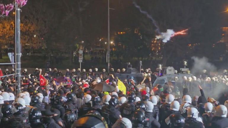 Saraçhanede izinsiz gösteriye polis müdahalesi