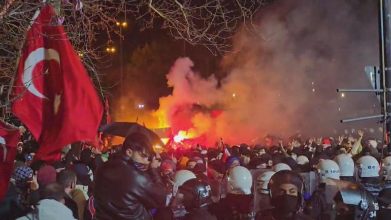 Saraçhanede izinsiz gösteriye polis müdahalesi
