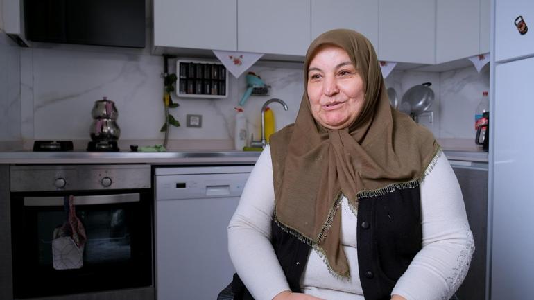 Bakan Kurum, bayramı yeni evlerinde karşılayan depremzede ailenin görüntülerini paylaştı