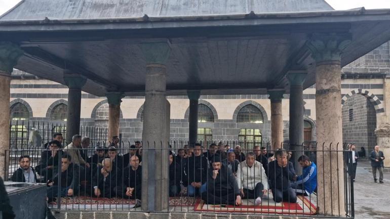 Diyarbakırda bayram namazında tarihi Ulu Cami doldu