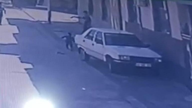 Şanlurfada 3 yaşındaki çocuğu tekmeledi; o anlar kamerada