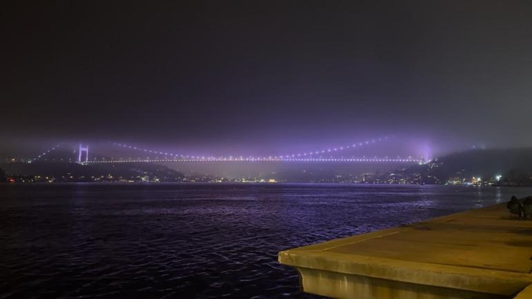 İstanbul Boğazında yoğun sis nedeniyle gemi trafiği askıya alındı